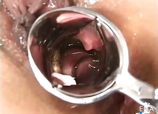 Babe is filling her wet vagina with real worms on cam